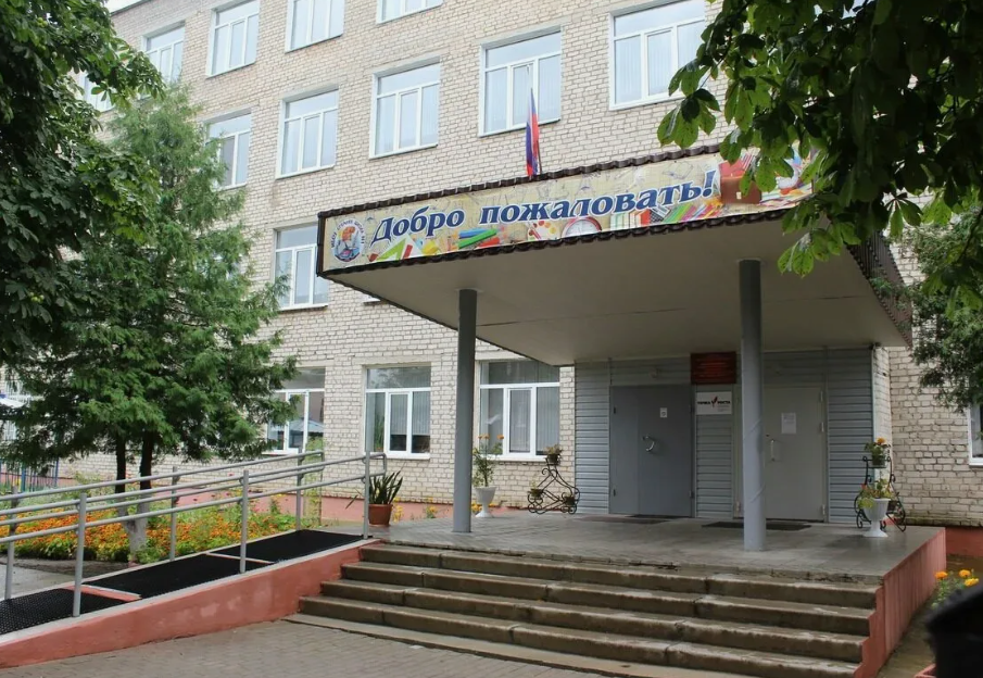 Рабочий по комплексному обслуживанию зданий в школу №1 г. Рославль: Чистота и уют – ваша забота!